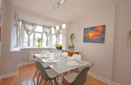 3 Bedroom 2 Bathroom Bungalow by CozyNest - Photo 15