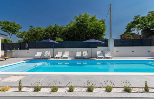 Gorgeous Home In Smokovic - Photo 11