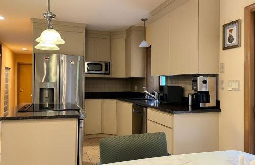 NatureGlow Residence Stylish Contemporary Home - Foto 22