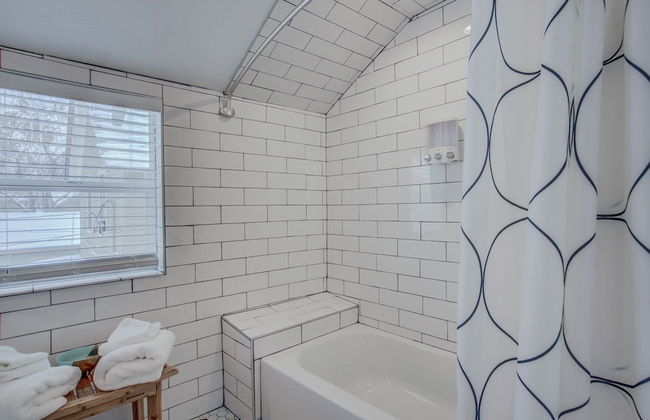 1BR Downtown Urbanitydining, Drink, Cafes & Escape - Photo 14