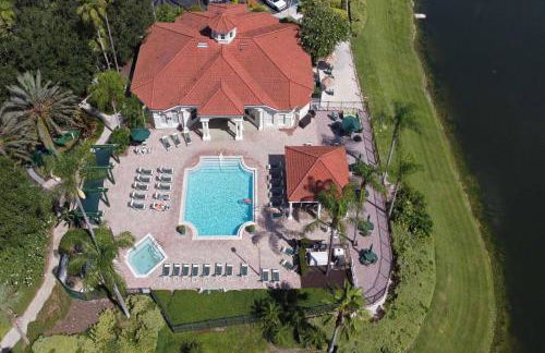 Mickeys Sunspot - 6 bed Emerald Island Resort pool home - Foto 58