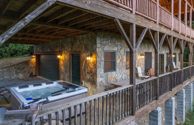 Luxury 4200 Sqft Log Cabin on 50 Acres Sleeps 16 - Foto 67