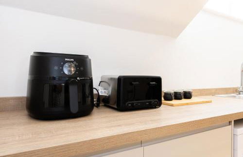 Stanway Apartments- Free Parking & Close To Tram Stop - Photo 39