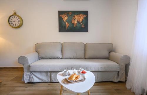 Mila and Jurija Formenti 2 apartments in heart of nautic marina, with heated swimming pool May till October, bikes, Sup, kajak, free parking in our garden - Photo 16