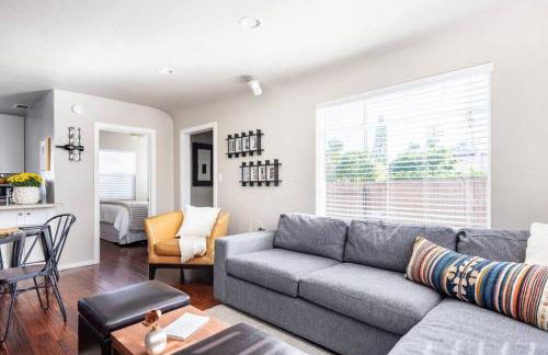 Charming Mid-Century Craftsman, Hot Tub with Serene Yard - Foto 30