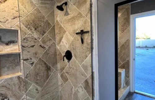 Lux Private Home - Pool, Billiards, 8 Smart TVs, Board Games, Cotton Bedding - The Stone Sanctuary at McCullough Hills Trailhead - Foto 48