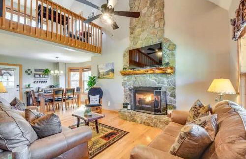 Cozy North GA Cabin 3BR3BA, Fire Pit & Game Rm - Foto 2