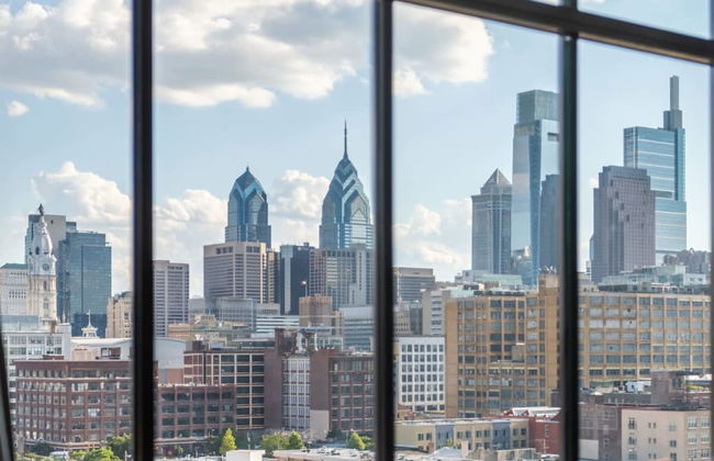 Sosuite 2BR Penthouse w W D Gym On-site Bar - Photo 17