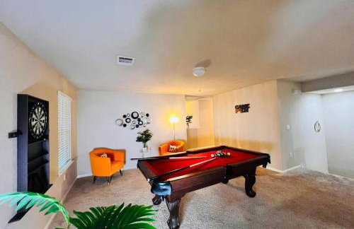 Spacious 4BR Home w Game Room Office Backyard - Foto 44