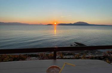 Stunning Beachfront Apartment Strátos - Foto 15