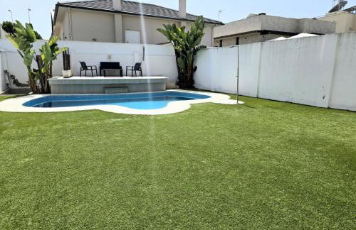 Chalet con jardin privado y piscina para disfrutar con la familia y amigos - Photo 3