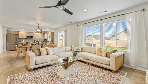 6BR Retreat with Playground Basketball & Sleeps 22 - Foto 2