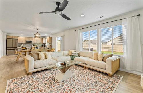 6BR Retreat with Playground Basketball & Sleeps 22 - Foto 2