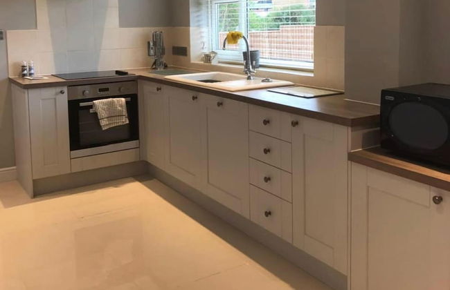 Pet-friendly - 2 Bedrooms Bungalow hot tub Parking - Foto 7