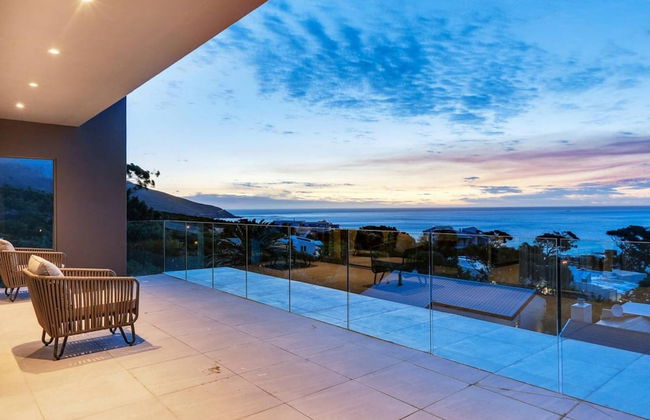 Large 9 Bedroom Villa in Camps Bay w Pool Apostles Views - Photo 3