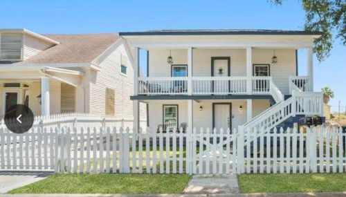 The Lambo Beach Cozy Retreat 2BR 2BA, Near UTMB & Cruise Port - Foto 4