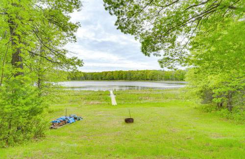 Secluded Lakefront Gem on 300 Acres in Webster - Foto 1