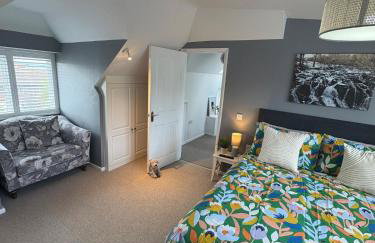 Fairfield Large 4 Bed Log Fire - Photo 10