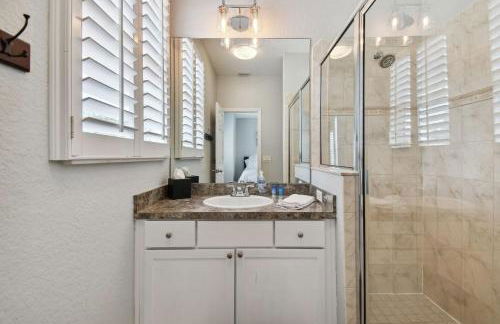 Tampa Private Large House, Game Room & Backyard - Sleeps 12, 4bdr, 3bth, Quiet Community, Near Everything in Tampa & St Pete - Foto 68