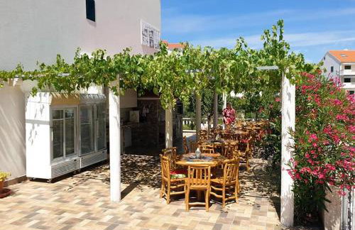 La Perla Apartments - Photo 20