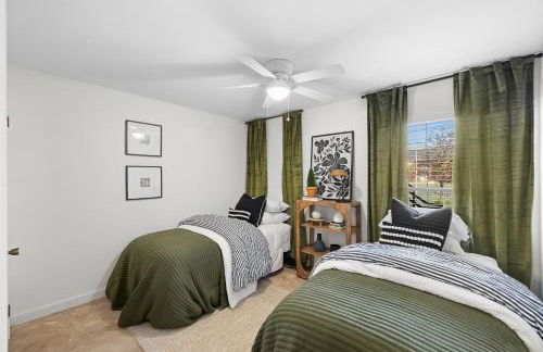 Sophisticated 2BR 2BA by TAMU, King Bed, Washer & Dryer, Smart TV - Foto 17