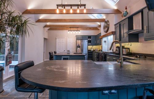 5BDR Luxe Villa By Torr Property Group Short Lets & Serviced Accommodation With Free Parking & River View Stratford-Upon-Avon - Foto 34