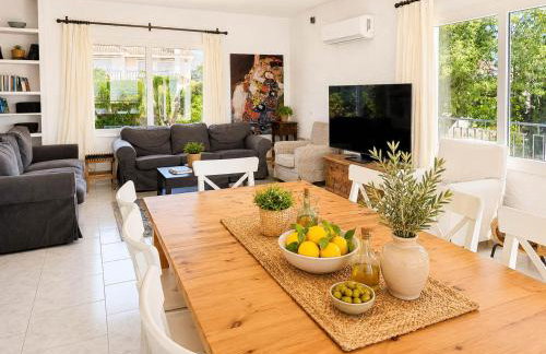 Villa with private pool & outdoor kitchen - Photo 14
