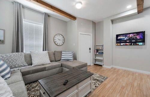 Stockyards- 4min Pet Friendly 3BR Luxe Gem - Foto 12