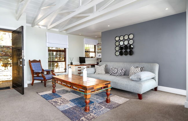 Spacious Apartment With Pool in Camps Bay - Photo 49