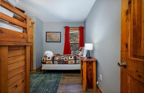 4 BR Mountain Cabin with Hot Tub & Fire Pit in GA - Foto 33