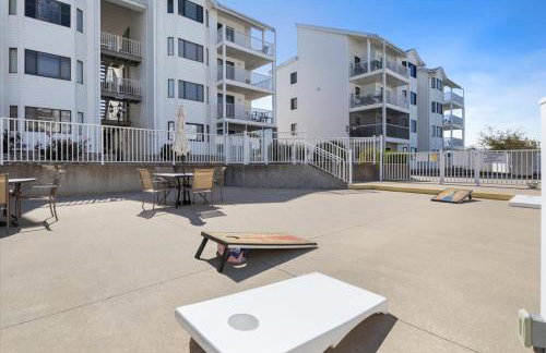 Lakefront Osage Beach Condo + Workspace w/ Pool Views - Foto 40