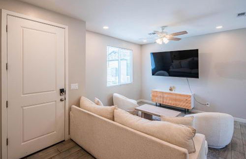 Serene 2BR Home with Premium Beds - Foto 53