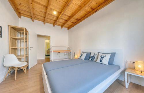 Chalet Emily Alpine Chic with Hot Tub and Ocean View By Lanzarote Vacation Homes - Foto 12