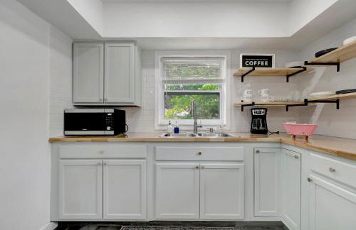 Midnight Mocha your dreamy gateway near downtown - Foto 15