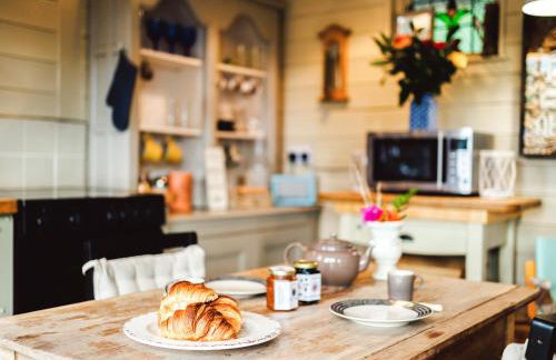 The Challoners - Photo 8