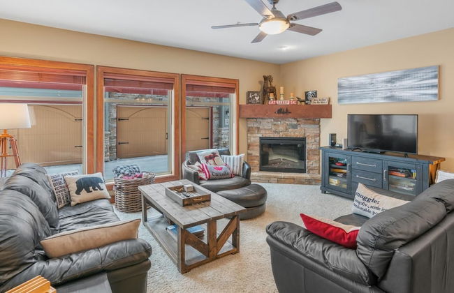 I Spy - Cozy Pet Friendly, Ski In/Ski Out Condo with Private Hot Tub - Photo 9