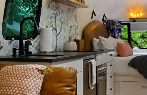 Airstream w Bathtub, River, & Hot Tub - Foto 28