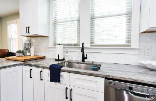 Elmwood Park Retreat Renovated 3 Bed 2 Bath DT - Foto 69