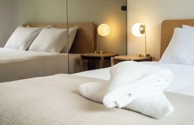 Charming 1BR in Fitzroy w/ Parking, Pool, + Gym! - Foto 2