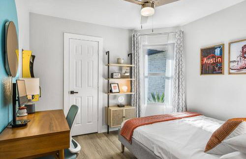 Modern 3BR Retreat with Fun Yard, Mini-Golf, Hot Tub & BBQ Dining Deck - Foto 16