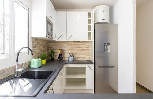 Cambrils Beach - 8 min to Beach - AC - WiFi - Terrace - 8 Guests - Photo 4