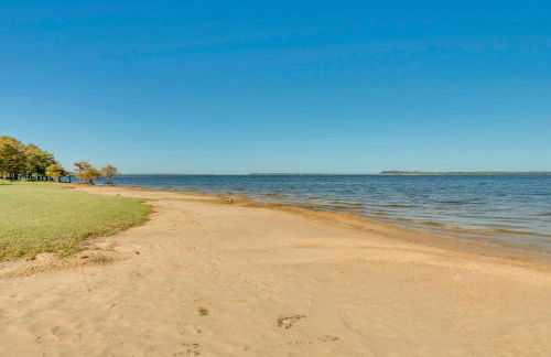 Hemphill Vacation Rental with Pool, Walk to Lake! - Foto 26