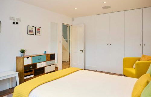 The Clapham Crib - Spacious 4BDR House with Patio - Photo 70