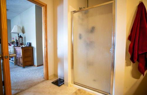 BEAUTIFUL COZY CONDO with POOLS/GYM-SELF CHECK-IN - Foto 7