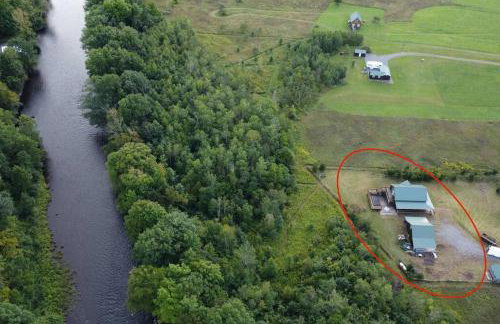 Spacious Salmon River Waterfront Lodge for 6 - Foto 2