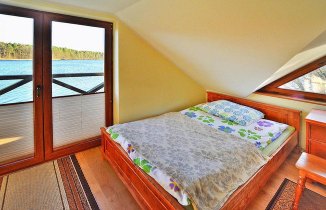 Holiday House by the Lake With a Fireplace - Photo 12