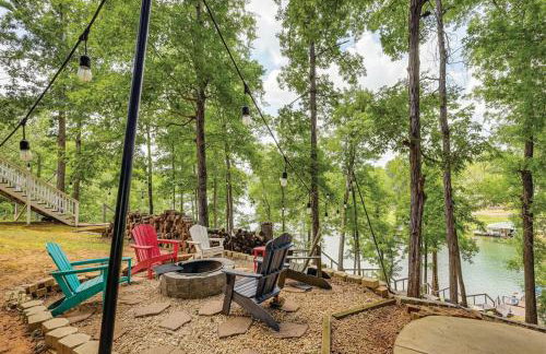 Lakefront Sparta Retreat with Dock and Game Room - Foto 1