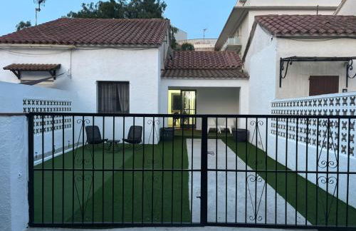 Casita moderna vacacional en Roses - Foto 1