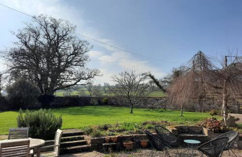 Little Underhill - Photo 6