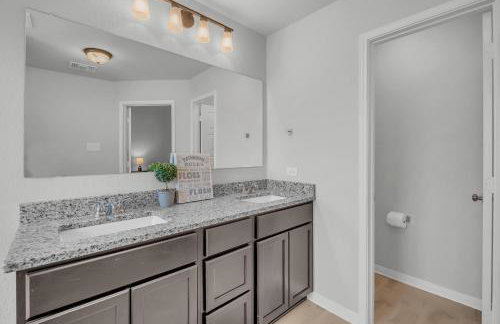 Luxury Retreat in Serene Surroundings, 4 Bedrooms Corporate House, Entire house with full amanities, Convenient location Near Medical Centers and Downtown - Foto 39